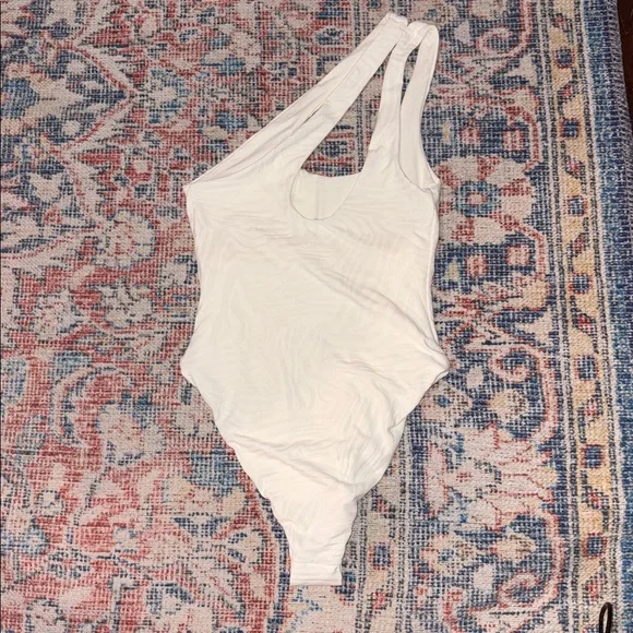 L*SPACE Phoebe Textured One Piece Swimsuit in Cream SZ 6 NWT - Picture 4 of 5